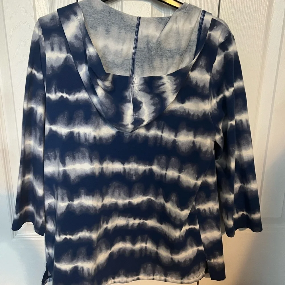 Women's Blue and White lightweight jacket with hood and pockets by Chicos EUC - Picture 3 of 6